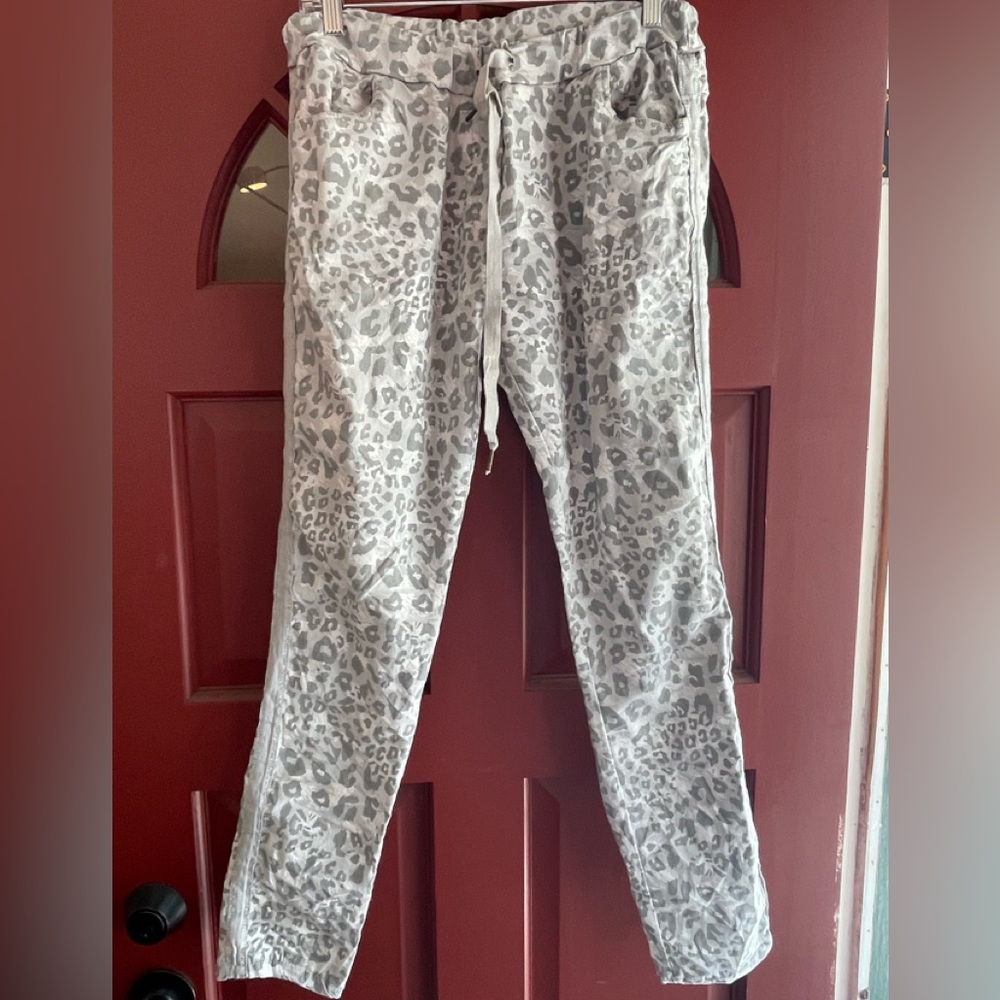Nostalgia Gray Leopard Print Pants